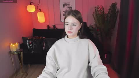 Snapshot of lily_moonlight chatting on December 20, 2:05 pm Lily online show from December 20, 2:05 pm