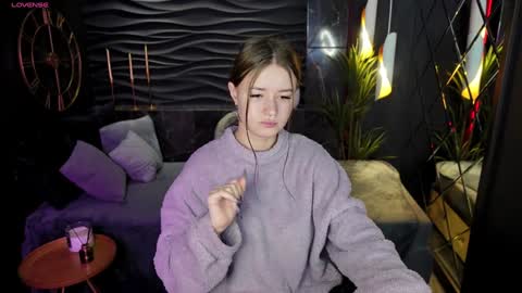 Snapshot of lily_moonlight chatting on December 26, 7:45 am Lily online show from December 26, 7:45 am