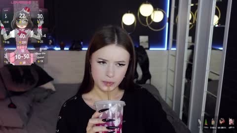 Snapshot of lily_moonlight chatting on December 27, 2:22 pm Lily online show from December 27, 2:22 pm