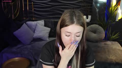 Snapshot of lily_moonlight chatting on January 26, 6:49 am Lily online show from January 26, 6:49 am