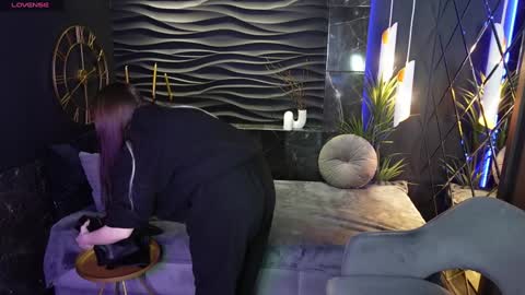 Snapshot of lily_moonlight chatting on February 1, 6:54 am Lily online show from February 1, 6:54 am