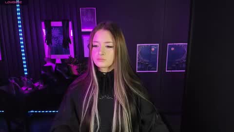 Snapshot of lily_moonlight chatting on February 10, 1:55 pm Lily online show from February 10, 1:55 pm