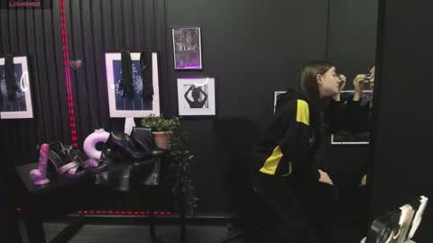 Snapshot of lily_moonlight chatting on February 16, 7:26 am Lily online show from February 16, 7:26 am