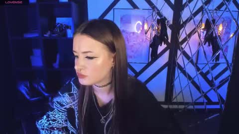 Snapshot of lily_moonlight chatting on February 18, 1:55 pm Lily online show from February 18, 1:55 pm