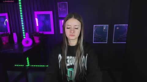 Snapshot of lily_moonlight chatting on March 2, 8:16 am Lily online show from March 2, 8:16 am