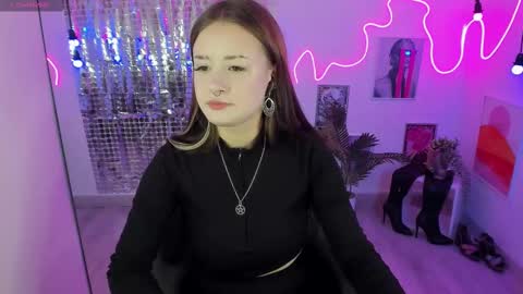 Snapshot of lily_moonlight chatting on March 7, 7:41 am Lily online show from March 7, 7:41 am