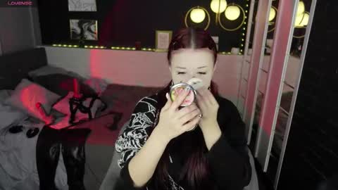 Snapshot of lily_moonlight chatting on October 2, 7:04 am Lily online show from October 2, 7:04 am