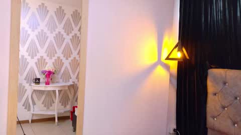 Lily Lauren online show from October 10, 12:59 pm