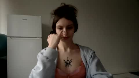 lilycandy_ online show from March 12, 2:23 pm