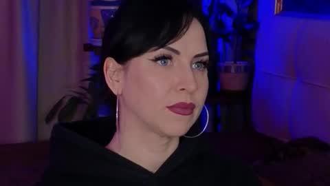 Lily online show from November 10, 4:06 pm