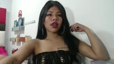 lilyjamesx online show from January 22, 9:32 pm