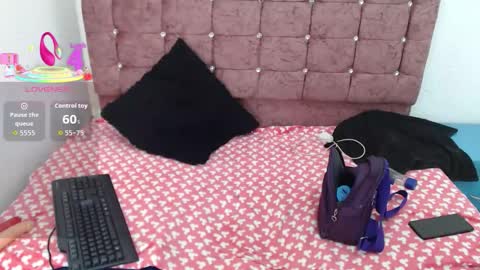 lilyjamesx online show from October 31, 2:18 pm