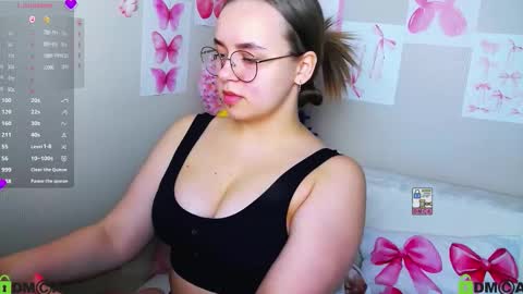 Lily online show from September 12, 8:03 am