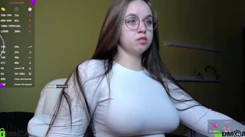 Lily online show from October 22, 1:00 pm