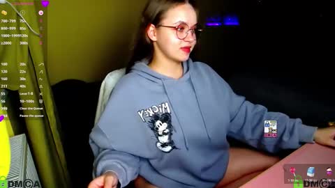 Lily online show from November 10, 9:36 pm