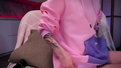 Snapshot of lina_n_kitty chatting on December 12, 7:41 am Lina - online show from December 12, 7:41 am