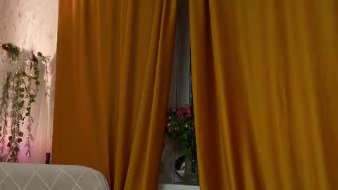 Snapshot of lina_n_kitty chatting on February 10, 5:09 pm Lina - online show from February 10, 5:09 pm