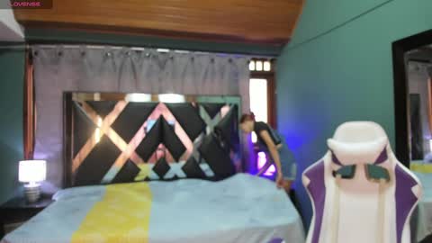  Linda  online show from December 31, 5:51 pm