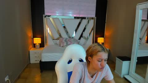  Linda  online show from January 19, 1:12 pm