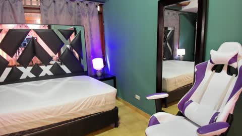  Linda  online show from January 22, 6:10 pm