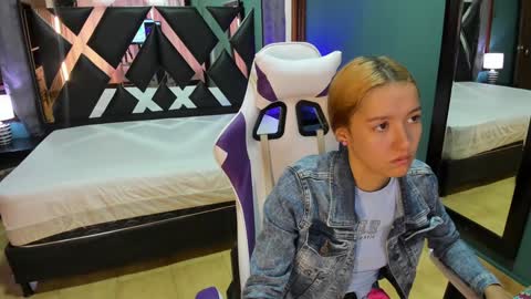  Linda  online show from January 26, 1:04 pm