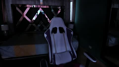  Linda  online show from February 4, 9:10 pm