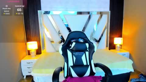  Linda  online show from November 17, 5:41 pm