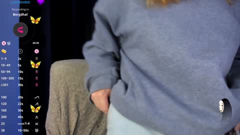 Giggles  online show from December 3, 2:36 am