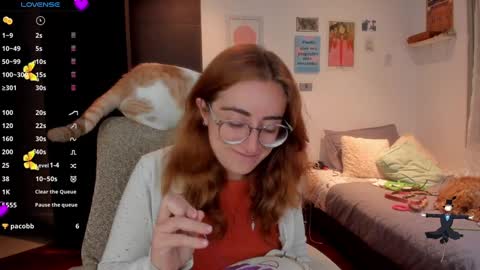 Giggles  online show from December 3, 11:02 pm