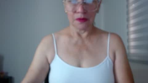 Snapshot of linda_hanna1977 chatting on November 13, 1:43 pm Linda Hanna online show from November 13, 1:43 pm