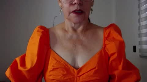 Snapshot of linda_hanna1977 chatting on November 18, 2:10 pm Linda Hanna online show from November 18, 2:10 pm