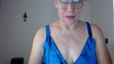 Snapshot of linda_hanna1977 chatting on December 16, 2:55 pm Linda Hanna online show from December 16, 2:55 pm