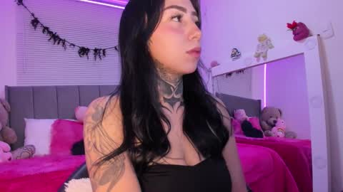 Lindaa maria  online show from September 16, 1:50 am