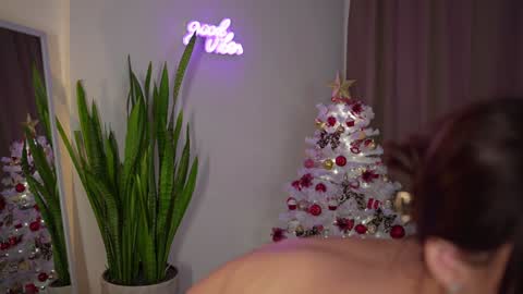 Call me Linda online show from December 20, 10:32 pm