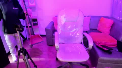 linda miller online show from January 25, 9:47 am