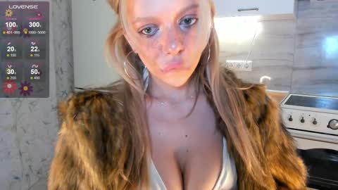 Snapshot of lindacrystalofc chatting on February 27, 12:10 am happy new year online show from February 27, 12:10 am