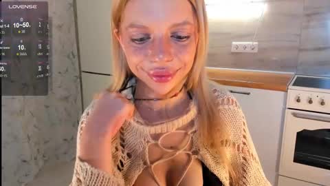 Snapshot of lindacrystalofc chatting on February 28, 9:33 pm happy new year online show from February 28, 9:33 pm