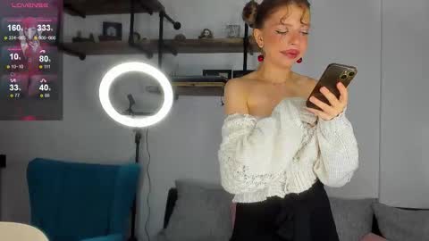 Snapshot of lindacrystalofc chatting on October 4, 7:01 pm happy new year online show from October 4, 7:01 pm