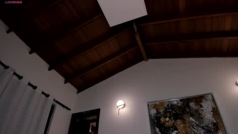 Lindsey Moss online show from January 20, 5:15 am