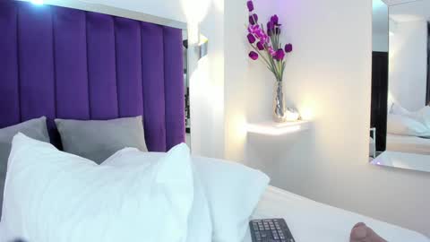 LINDA online show from December 3, 3:11 pm