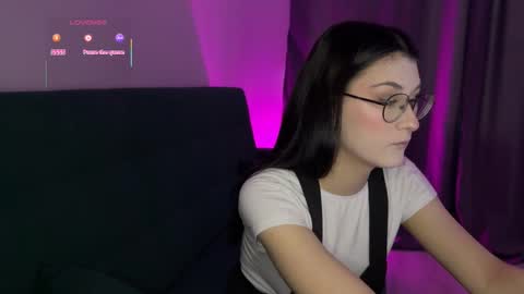 Snapshot of linna4cute chatting on November 24, 9:42 am Welcome honey Im Linna 3 online show from November 24, 9:42 am