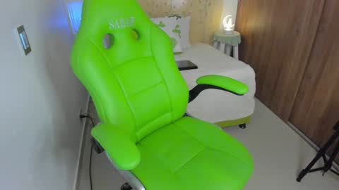 Lisa  online show from January 29, 12:45 pm