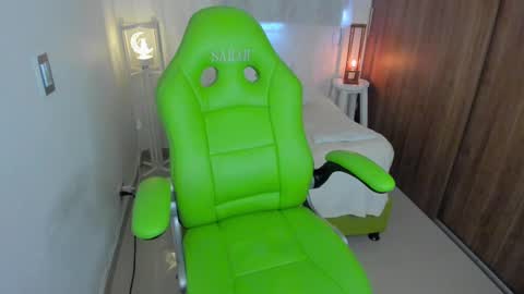 Lisa  online show from March 8, 5:54 pm