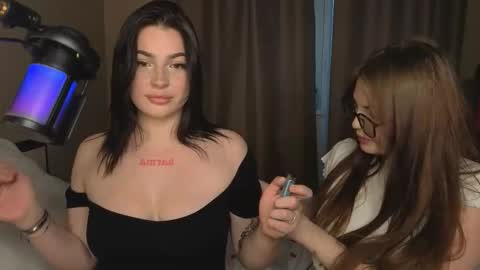 Snapshot of lisaanddenis chatting on September 28, 10:31 am Lisa and Den online show from September 28, 10:31 am