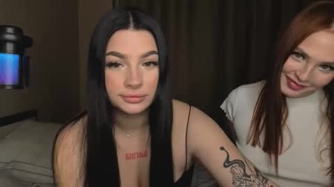 Snapshot of lisaanddenis chatting on October 5, 11:52 am Lisa and Den online show from October 5, 11:52 am