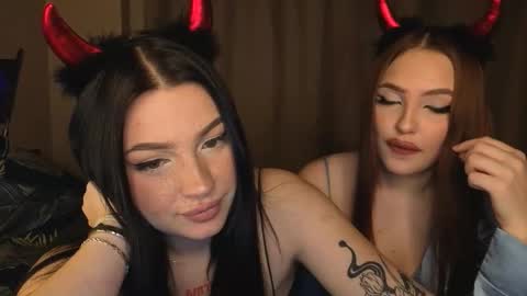 Snapshot of lisaanddenis chatting on October 27, 3:05 pm Lisa and Den online show from October 27, 3:05 pm