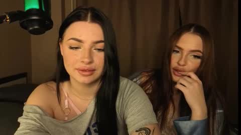 Snapshot of lisaanddenis chatting on November 5, 12:16 pm Lisa and Den online show from November 5, 12:16 pm