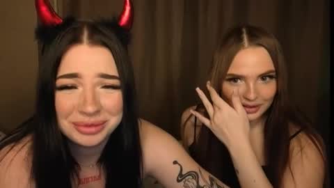 Snapshot of lisaanddenis chatting on November 11, 1:55 pm Lisa and Den online show from November 11, 1:55 pm