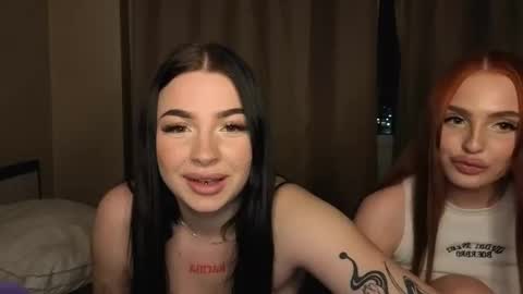 Snapshot of lisaanddenis chatting on November 24, 4:40 pm Lisa and Den online show from November 24, 4:40 pm