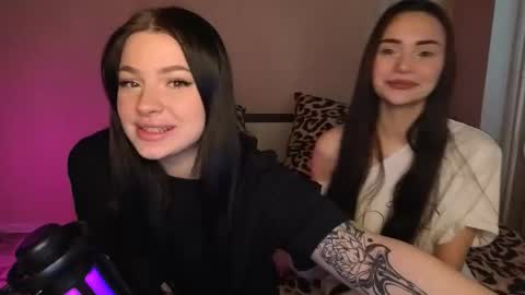 Snapshot of lisaanddenis chatting on December 17, 5:24 am Lisa and Den online show from December 17, 5:24 am